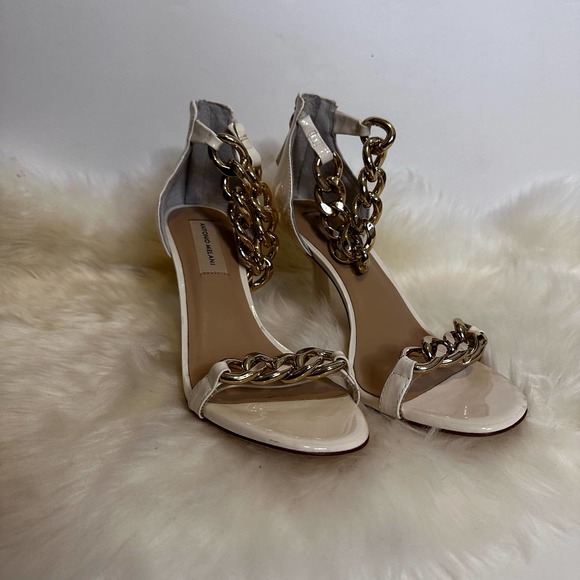 NWT Antonio Melani Ankle Chain Cream Patent Leather Dress Sandals. Size 8 - Picture 4 of 8